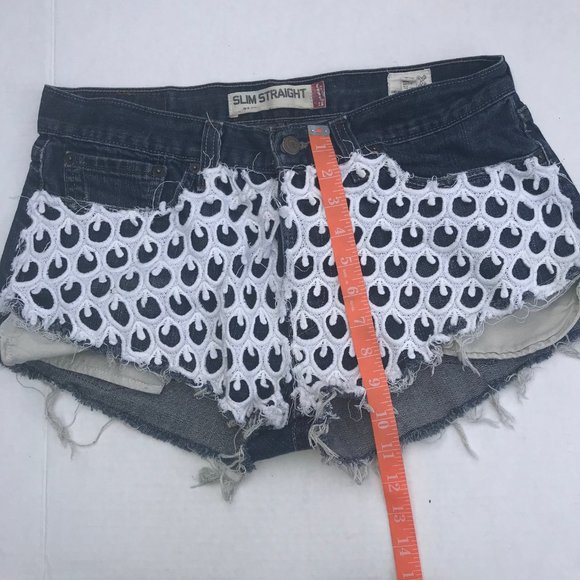 Levi’s 514 Jean Upcycled Cut-off Shorts - Picture 4 of 8